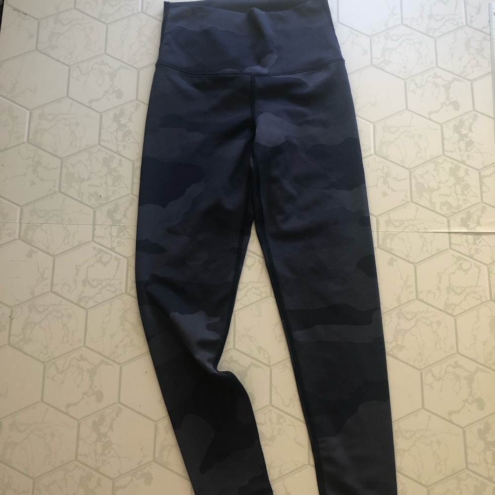 Aerie Blue Camo Leggings Hi-Rise Cropped Inseam Size Small Short Inseam - Picture 2 of 13